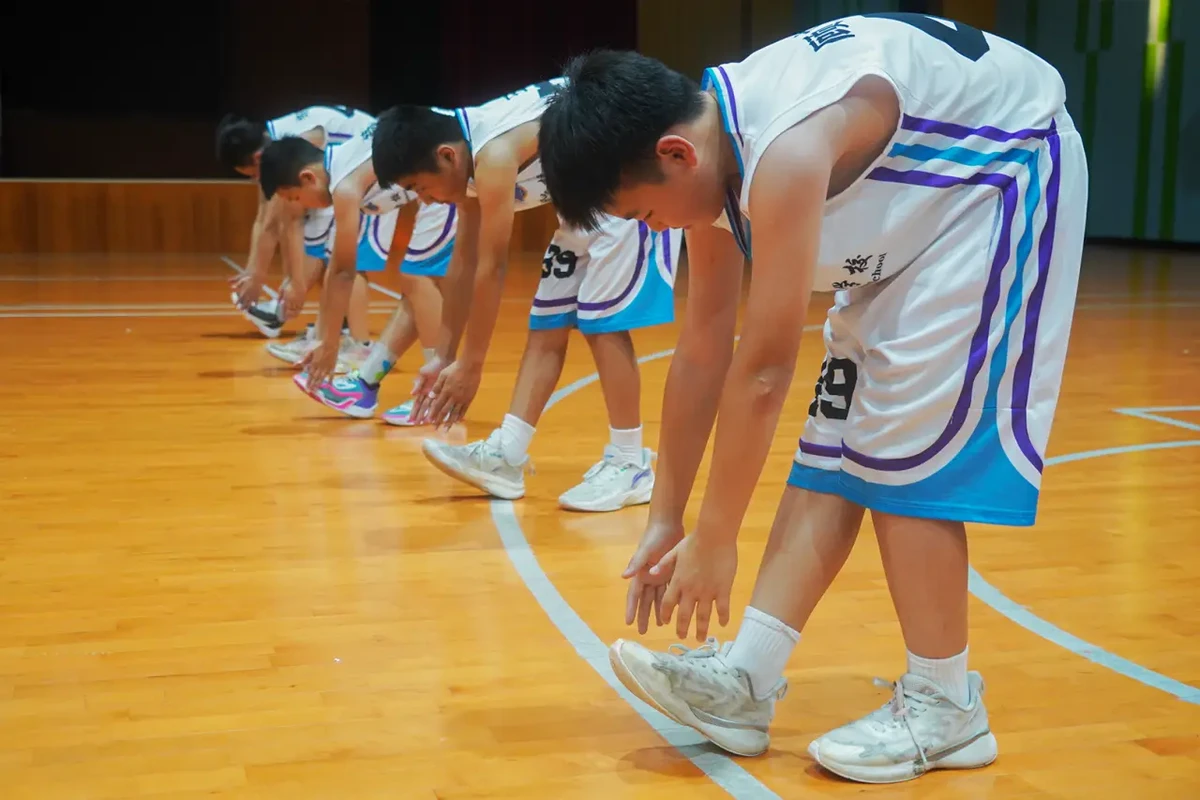 初中生在篮球青训营中能学到什么技能？